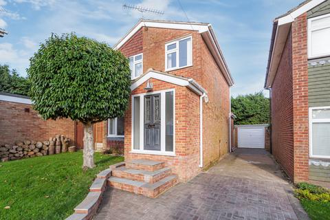 3 bedroom detached house for sale, Rushden Way, Farnham, Surrey, GU9