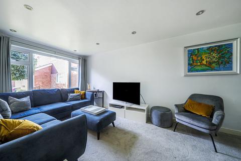 42 Rushden Way, Farnham, GU9 0QG
