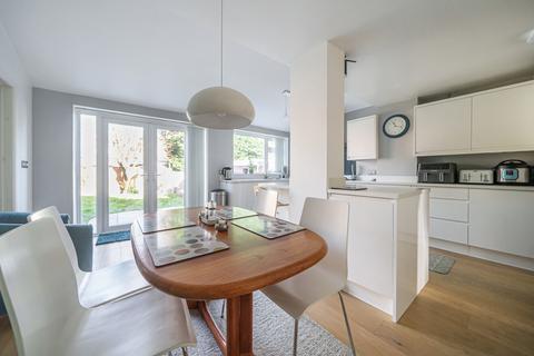 42 Rushden Way, Farnham, GU9 0QG