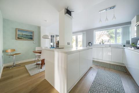 42 Rushden Way, Farnham, GU9 0QG