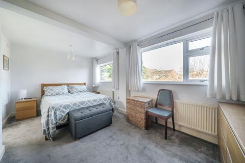42 Rushden Way, Farnham, GU9 0QG