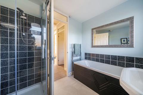 42 Rushden Way, Farnham, GU9 0QG