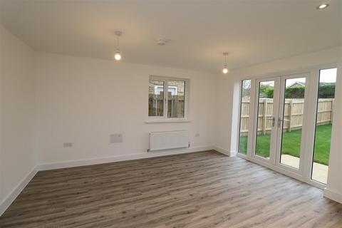 3 bedroom chalet for sale, Clayton Drive, Snaith, Goole