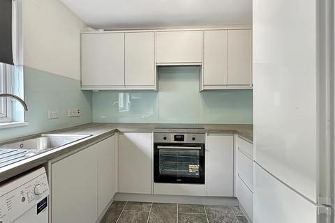 2 bedroom flat to rent, Russell Court, Cambridge CB2