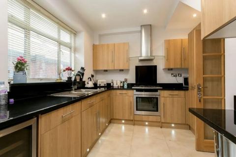 4 bedroom semi-detached house to rent, Bourne Avenue, London N14