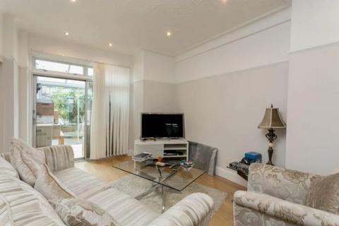 4 bedroom semi-detached house to rent, Bourne Avenue, London N14