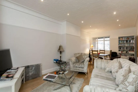 4 bedroom semi-detached house to rent, Bourne Avenue, London N14