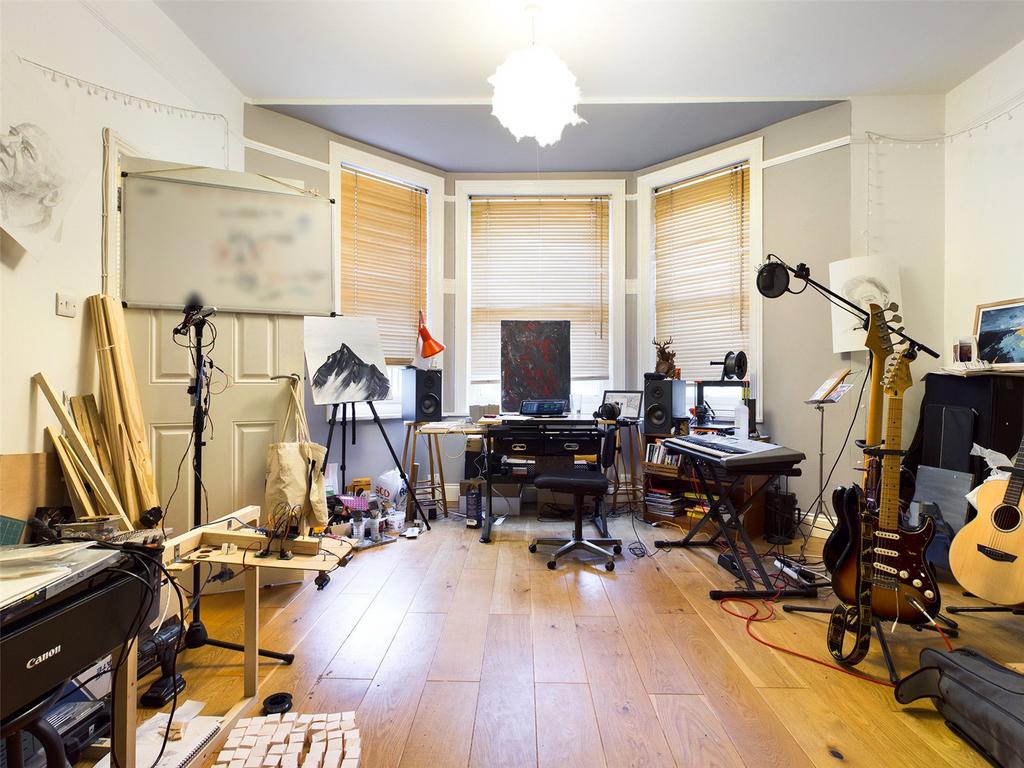 Studio Room