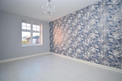 2 bedroom flat to rent, Mill Chase Gardens, Wakefield WF2