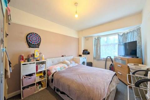 2 bedroom maisonette for sale, Elmcroft Close, Bedfont, Feltham, TW14 9HH