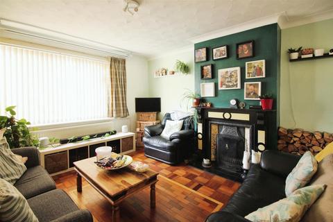 4 bedroom semi-detached house for sale, Ring Road, Leeds LS15