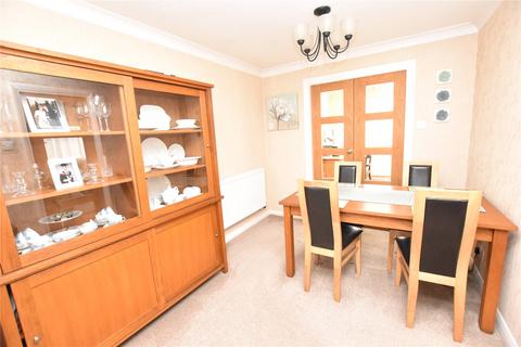 3 bedroom semi-detached house for sale, West Lea Grove, Yeadon, Leeds, West Yorkshire