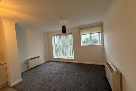 2 bedroom flat to rent, Crossbrook Street, Cheshunt EN8