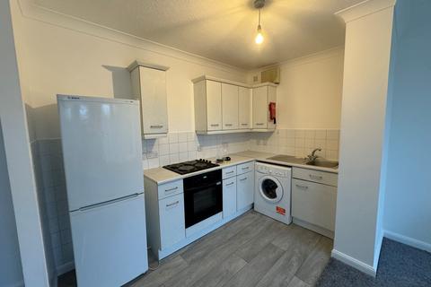 2 bedroom flat to rent, Crossbrook Street, Cheshunt EN8