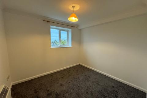 2 bedroom flat to rent, Crossbrook Street, Cheshunt EN8