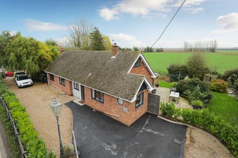 4 bedroom chalet for sale, The Street, Stourmouth, CT3