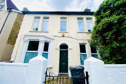 2 bedroom flat to rent, Westbury Road, Croydon