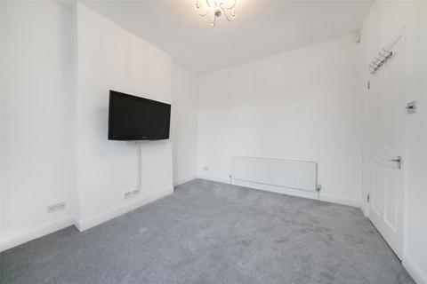 2 bedroom flat to rent, Westbury Road, Croydon