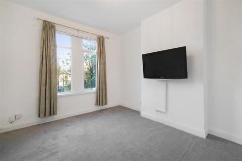 2 bedroom flat to rent, Westbury Road, Croydon