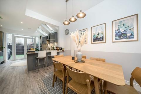 4 bedroom terraced house for sale, Byton Road, London SW17