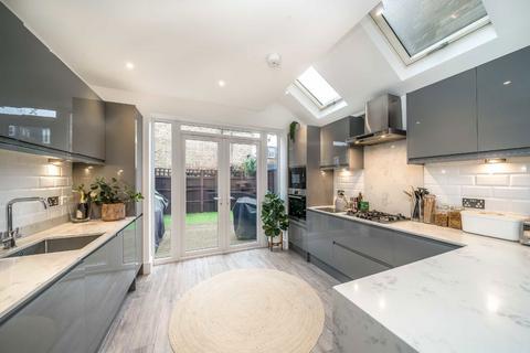 4 bedroom terraced house for sale, Byton Road, London SW17