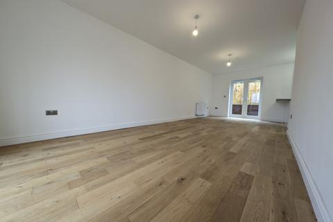10 Valley View, Abercynon, Mountain Ash, CF45 4NH