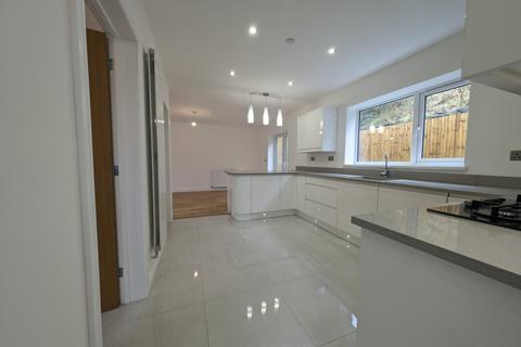 10 Valley View, Abercynon, Mountain Ash, CF45 4NH
