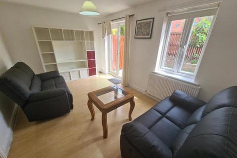 3 bedroom house to rent, Reilly Street, Manchester M15