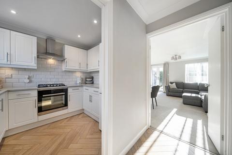20 Beveren Close, Fleet, GU51 2UB