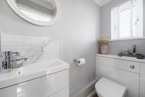 20 Beveren Close, Fleet, GU51 2UB