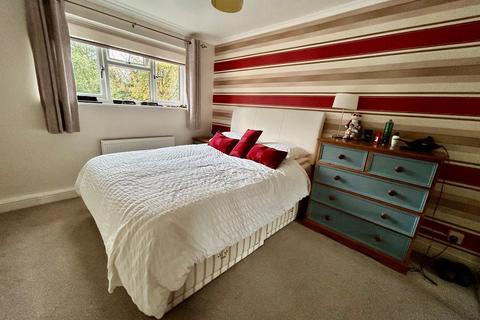 3 bedroom end of terrace house for sale, Southwark Close, Yateley, GU46