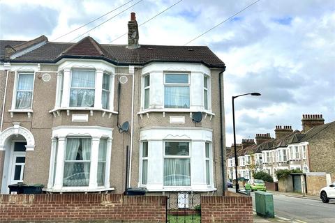 2 bedroom end of terrace house for sale, Laleham Road, London, SE6