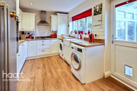 42 Rowan Grove, Aveley, South Ockendon, RM15 4SW