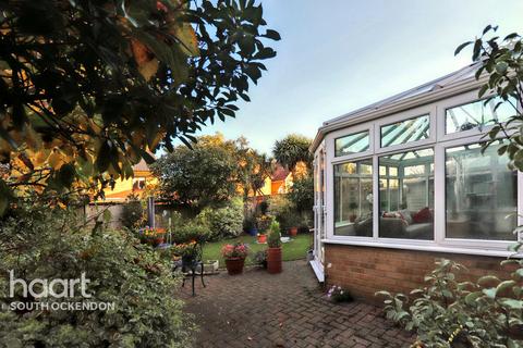 42 Rowan Grove, Aveley, South Ockendon, RM15 4SW