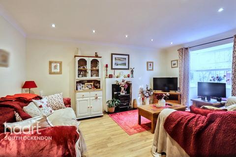42 Rowan Grove, Aveley, South Ockendon, RM15 4SW