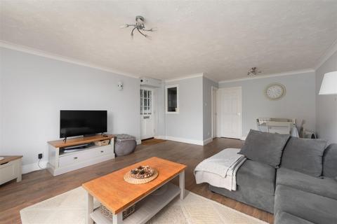 2 bedroom flat to rent, Millers Court, Whitstable