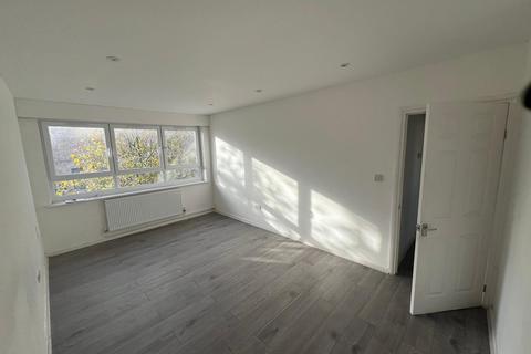 2 bedroom flat to rent, Barking IG11