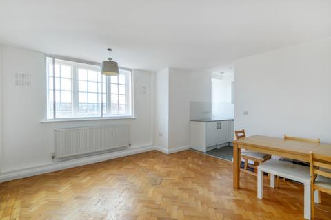 2 bedroom flat to rent, Babington Road Streatham SW16