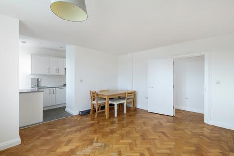 2 bedroom flat to rent, Babington Road Streatham SW16