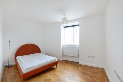 2 bedroom flat to rent, Babington Road Streatham SW16