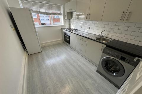 2 bedroom flat to rent, Farr Drive, Tile Hill, Coventry