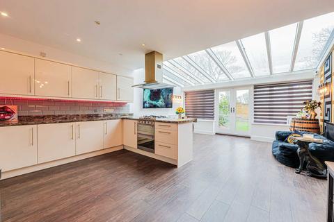 5 bedroom end of terrace house for sale, Magazine Mews, Shoeburyness Southend-on-sea, SS3