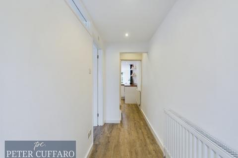 2 bedroom terraced house to rent, Duncombe Road, Hertford SG14