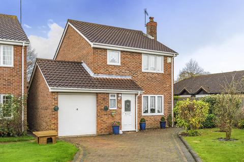 3 bedroom detached house for sale, Barnberry Close, Ashford TN23