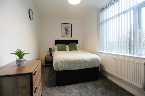 1 bedroom in a house share to rent, Water Street, Oldham OL2