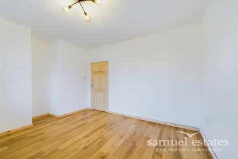 2 bedroom flat to rent, Hopton Road, London, SW16