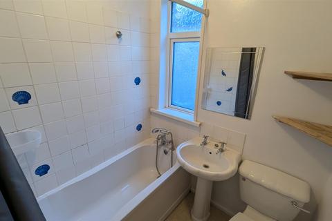 3 bedroom terraced house to rent, Grayshott Road, Southsea, PO4 8AH