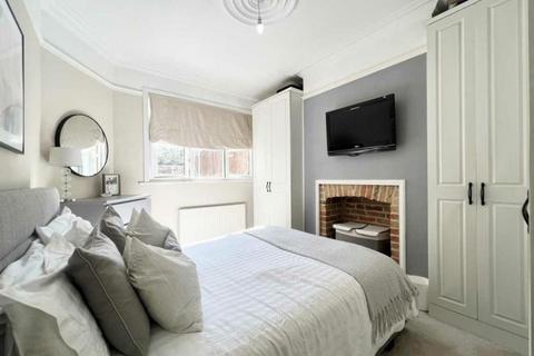 1 bedroom flat for sale, Chalkwell Park Drive, Leigh-On-Sea SS9