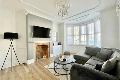 1 bedroom flat for sale, Chalkwell Park Drive, Leigh-On-Sea SS9