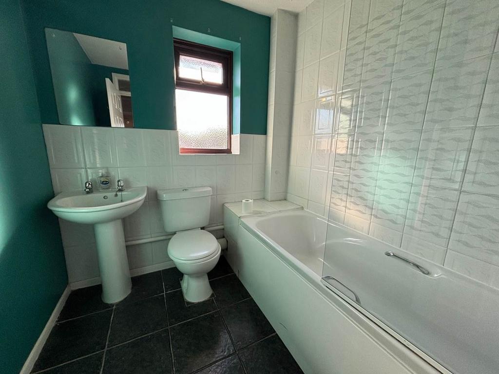 Harvey close 14 bath